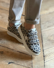 Charger l'image dans la galerie, Baskets MAGGIE Leopard by Vanessa Wu