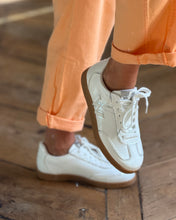Charger l'image dans la galerie, Baskets AURA initials blanc by Vanessa Wu