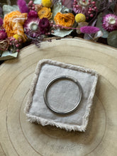 Charger l'image dans la galerie, Jonc bouddhiste argenté effet vieilli