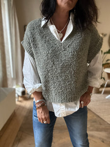 Pull sans manche bouclette