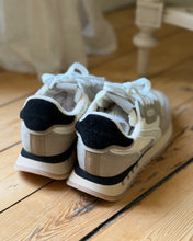 Charger l'image dans la galerie, Baskets 6090 noires
