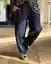 Charger l'image dans la galerie, Pantalon LEOPOLDO by BANDITAS
