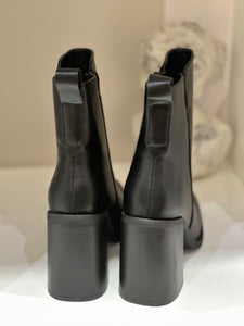 Bottines noires 723