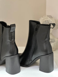 Bottines noires 723