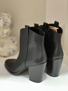 Bottines noires 3710