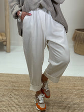 Charger l&#39;image dans la galerie, Pantalon CARUBE by BANDITAS
