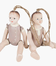 Charger l'image dans la galerie, Poupée à suspendre
