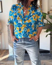Charger l'image dans la galerie, Chemise 68182 fleurs bleues
