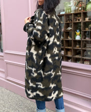Charger l'image dans la galerie, Manteau camouflage 69467
