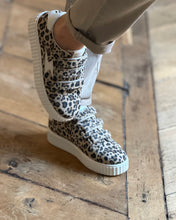 Charger l'image dans la galerie, Baskets MAGGIE Leopard by Vanessa Wu
