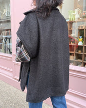 Charger l'image dans la galerie, Veste poncho
