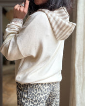 Charger l'image dans la galerie, Capuche à rayures
