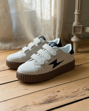 Charger l'image dans la galerie, Baskets MAGGIE blanc by Vanessa Wu
