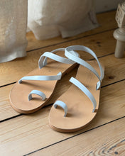 Charger l'image dans la galerie, Sandales cuir blanches 165
