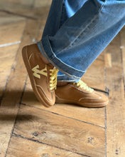Charger l'image dans la galerie, Baskets AURA initials Camel by Vanessa Wu
