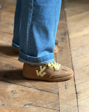 Charger l'image dans la galerie, Baskets AURA initials Camel by Vanessa Wu
