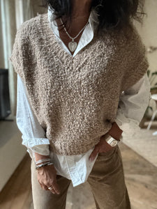 Pull sans manche bouclette