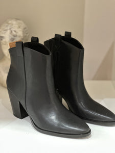 Bottines noires 3710