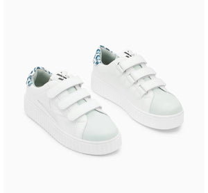 Baskets Opaline by Vanessa Wu