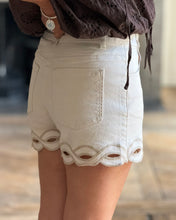 Charger l'image dans la galerie, Short 6510 beige
